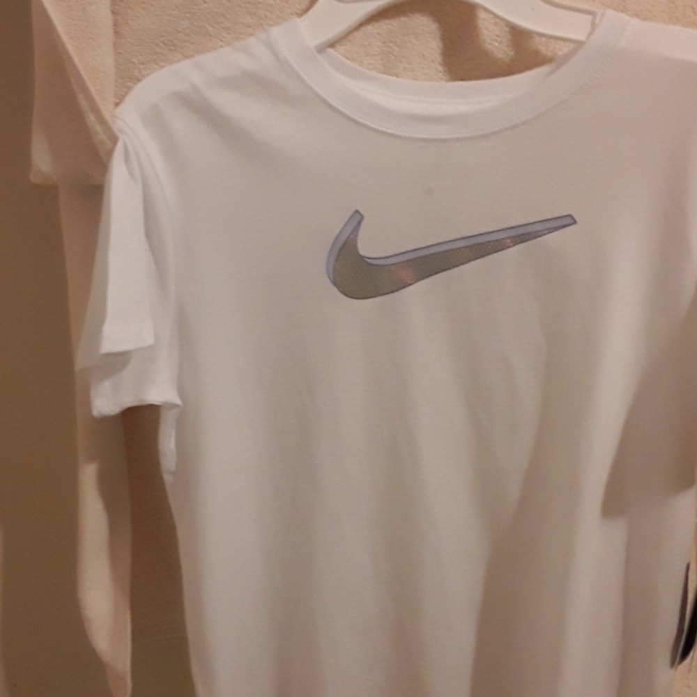 Nwt Nike girl athlete tshirt